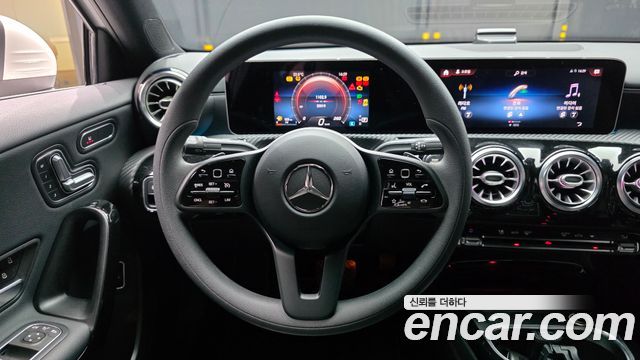 Mercedes-Benz A-Class 2020 — photo 19