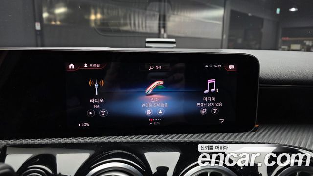 Mercedes-Benz A-Class 2020 — photo 20