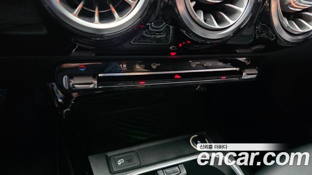 Mercedes-Benz A-Class 2020 — photo 23