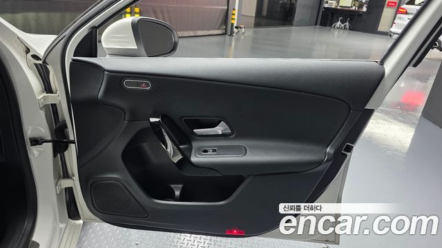 Mercedes-Benz A-Class 2020 — photo 15