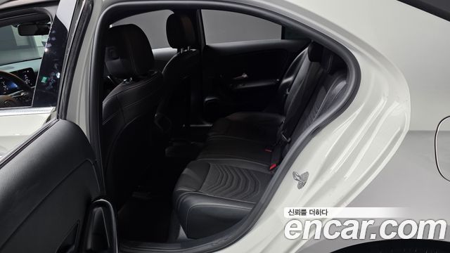 Mercedes-Benz A-Class 2020 — photo 16