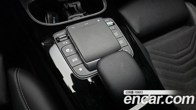 Mercedes-Benz A-Class 2020 — photo 28