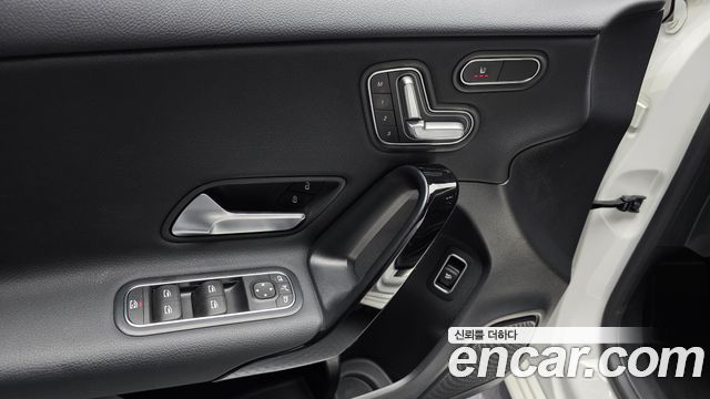 Mercedes-Benz A-Class 2020 — photo 29