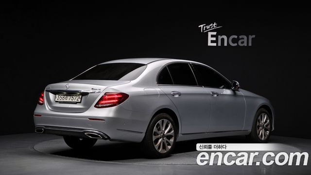 Mercedes-Benz E-Class 2018 — photo 2