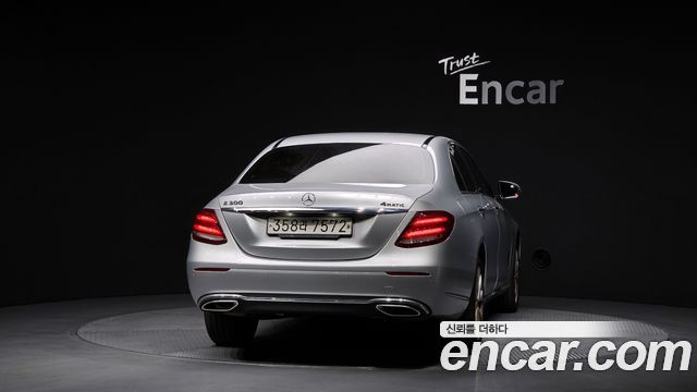 Mercedes-Benz E-Class 2018 — photo 4