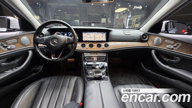Mercedes-Benz E-Class 2018 — photo 10
