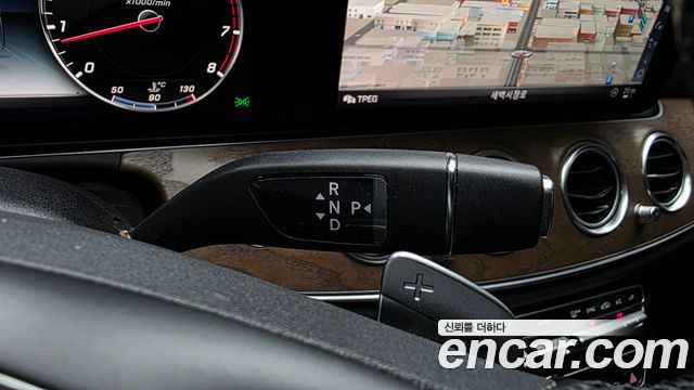 Mercedes-Benz E-Class 2018 — photo 12