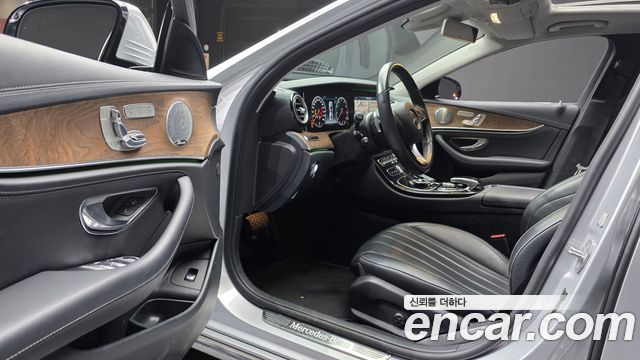 Mercedes-Benz E-Class 2018 — photo 13