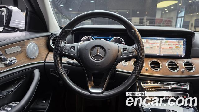 Mercedes-Benz E-Class 2018 — photo 20