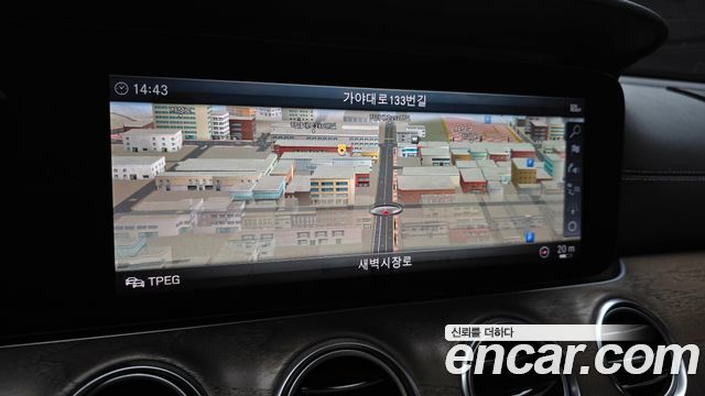 Mercedes-Benz E-Class 2018 — photo 22
