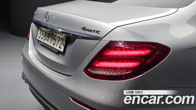 Mercedes-Benz E-Class 2018 — photo 9