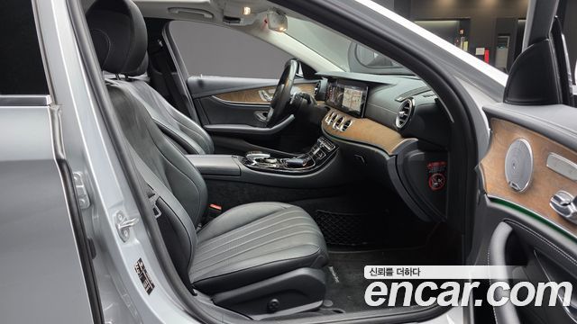 Mercedes-Benz E-Class 2018 — photo 16