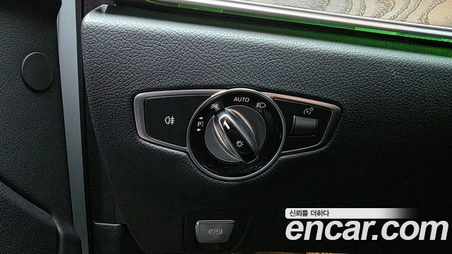 Mercedes-Benz E-Class 2018 — photo 28