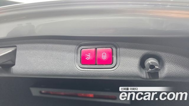 Mercedes-Benz E-Class 2018 — photo 32