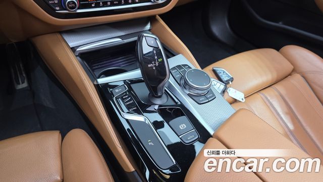 BMW 5-Series 2018 — photo 9