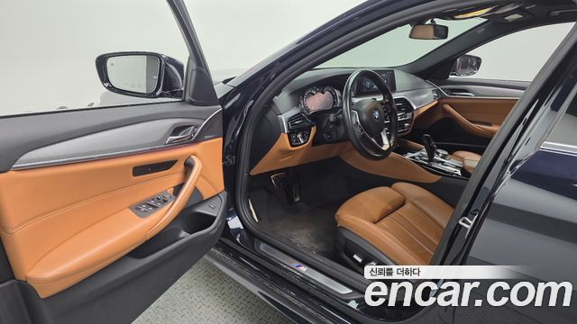 BMW 5-Series 2018 — photo 10