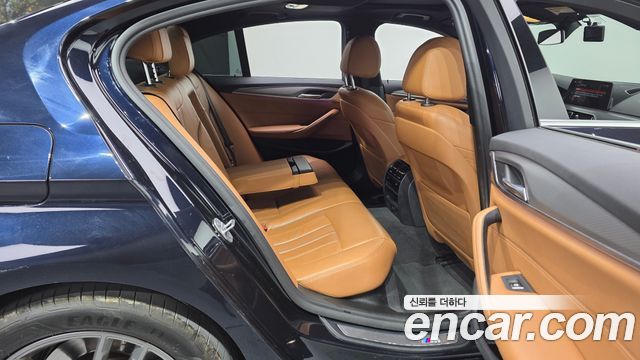 BMW 5-Series 2018 — photo 12