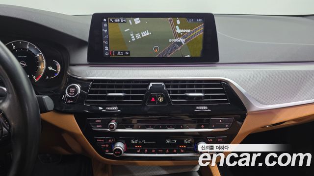 BMW 5-Series 2018 — photo 13