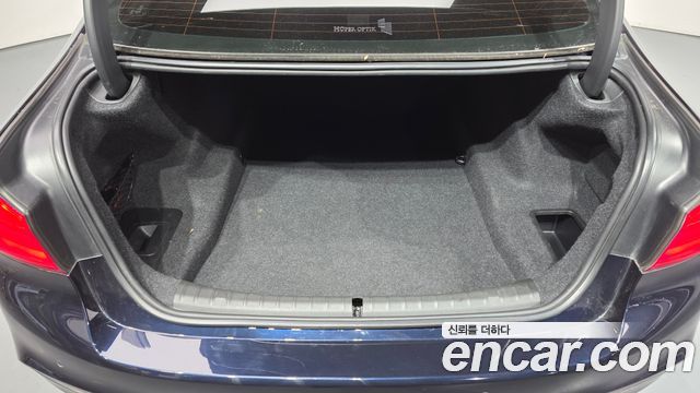 BMW 5-Series 2018 — photo 18