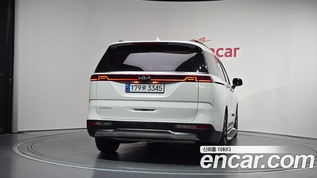 Kia Canival 2023 — photo 4