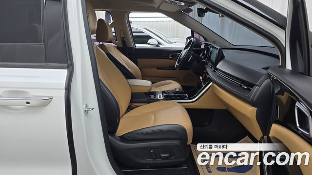 Kia Canival 2023 — photo 16