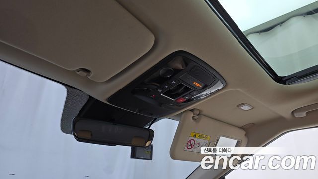 Kia Canival 2023 — photo 28