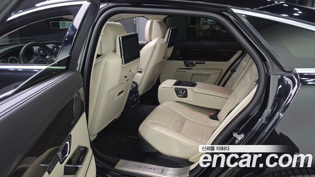 Jaguar XJ 2019 — photo 11