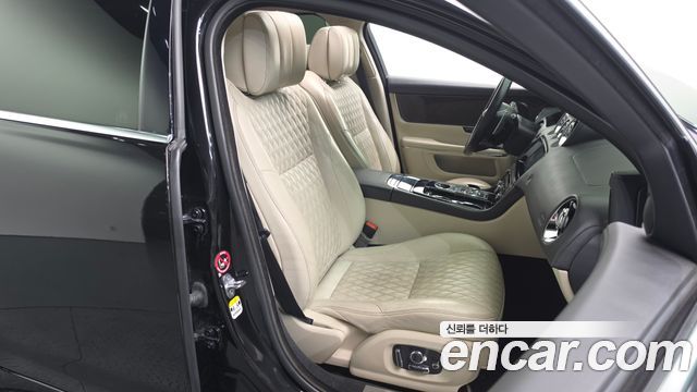 Jaguar XJ 2019 — photo 12