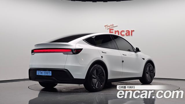 Tesla Model Y 2026 — photo 2