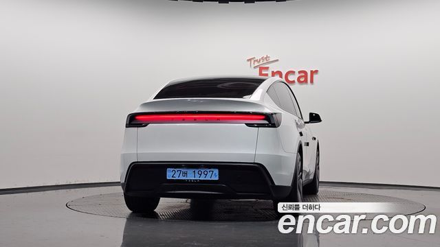 Tesla Model Y 2026 — photo 4