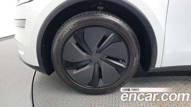 Tesla Model Y 2026 — photo 5
