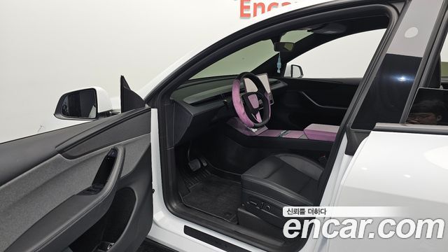 Tesla Model Y 2026 — photo 13