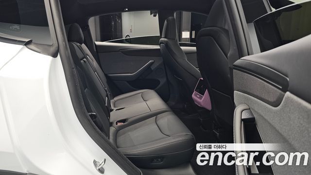 Tesla Model Y 2026 — photo 17