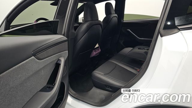 Tesla Model Y 2026 — photo 18