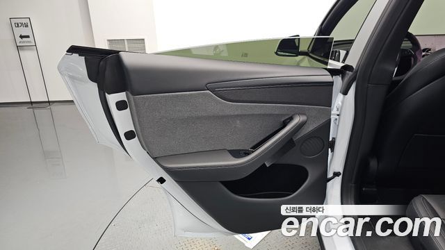 Tesla Model Y 2026 — photo 15
