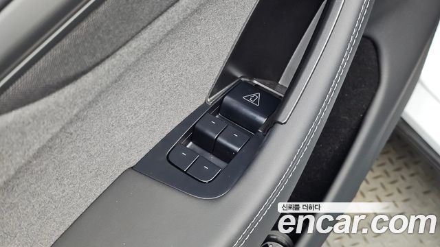 Tesla Model Y 2026 — photo 32