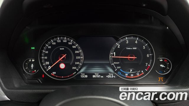 BMW 3-Series 2018 — photo 11