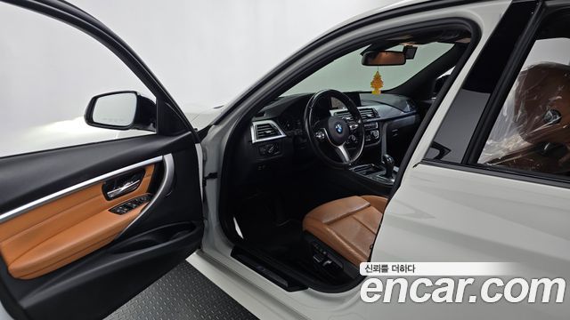 BMW 3-Series 2018 — photo 13