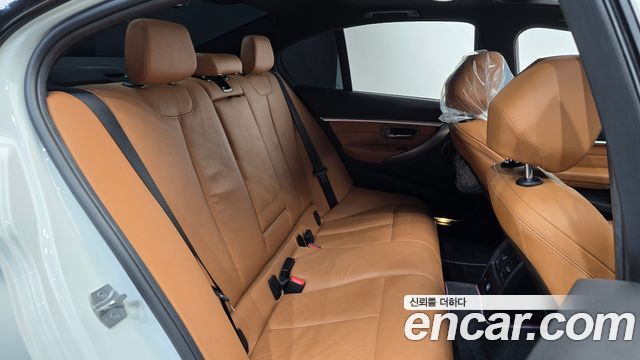 BMW 3-Series 2018 — photo 17
