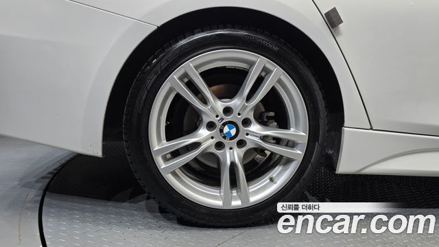 BMW 3-Series 2018 — photo 24