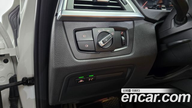 BMW 3-Series 2018 — photo 26