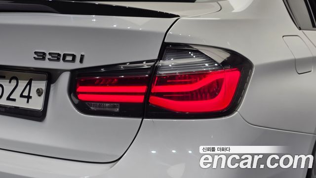 BMW 3-Series 2018 — photo 9