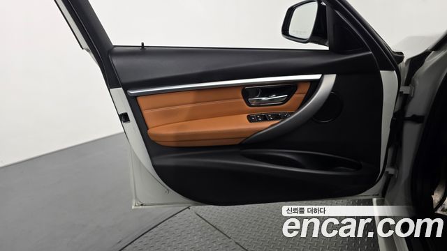 BMW 3-Series 2018 — photo 14