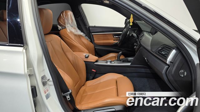 BMW 3-Series 2018 — photo 16