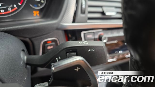 BMW 3-Series 2018 — photo 28