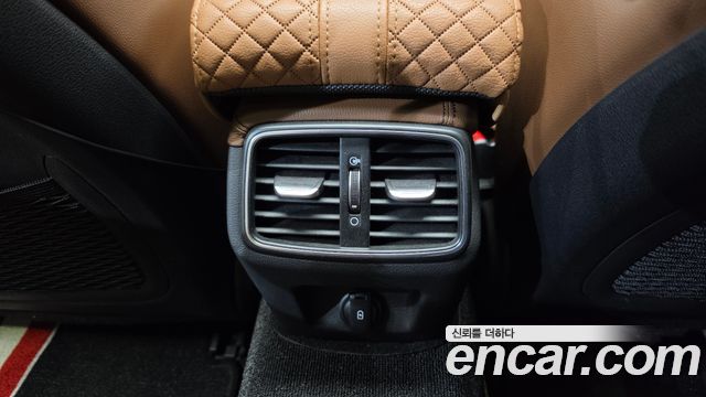 Genesis G70 2019 — photo 37
