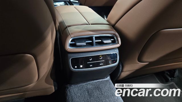 Genesis G80 2022 — photo 27