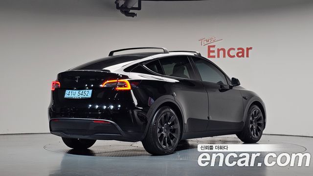 Tesla Model Y 2021 — photo 2