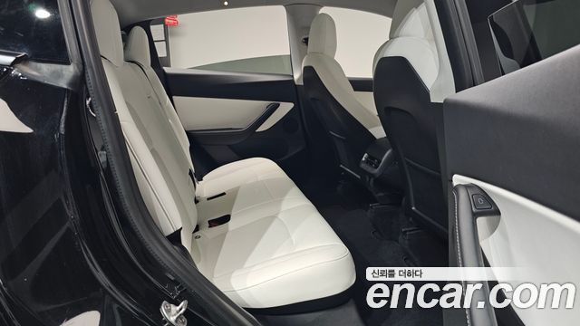 Tesla Model Y 2021 — photo 17
