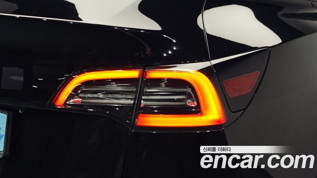 Tesla Model Y 2021 — photo 9